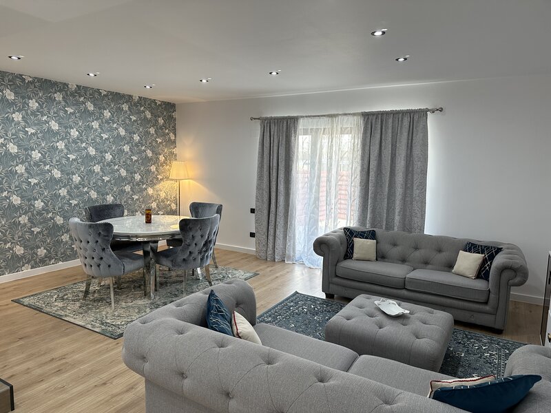 Tunari, Primarie, Complex Paris Residence, 1 Decembrie,