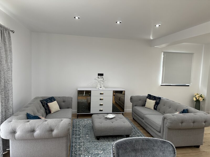 Tunari, Primarie, Complex Paris Residence, 1 Decembrie,
