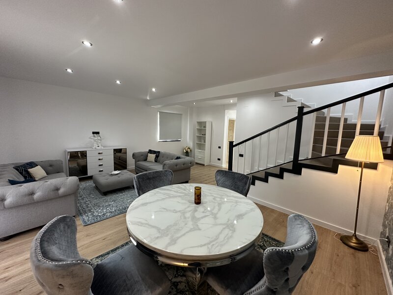 Tunari, Primarie, Complex Paris Residence, 1 Decembrie,