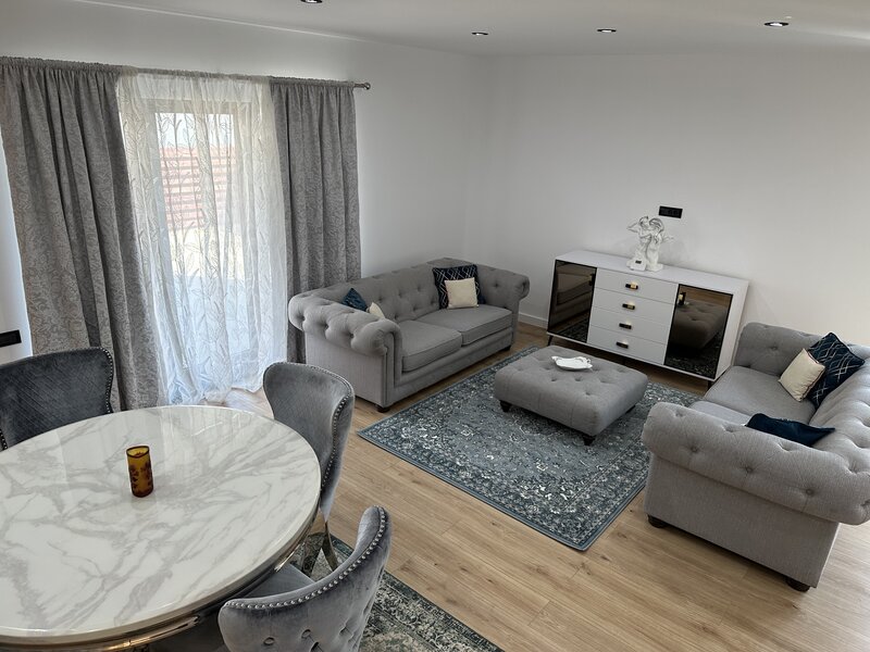 Tunari, Primarie, Complex Paris Residence, 1 Decembrie,